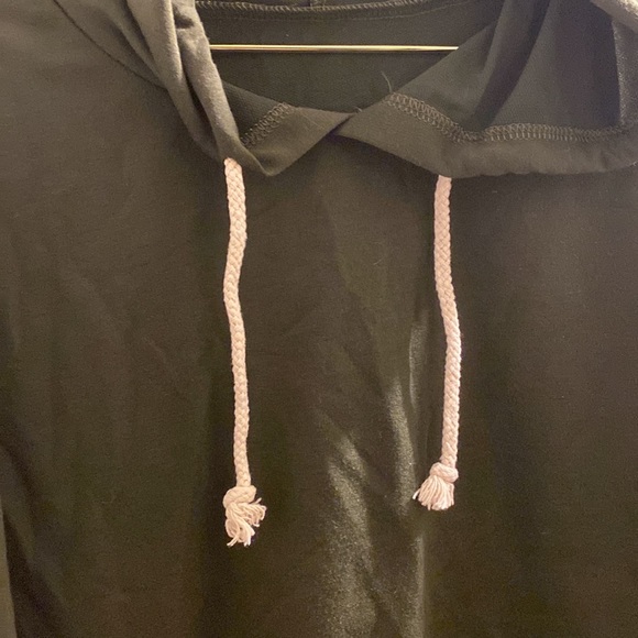 SALE🌟 3 for $12 crop top hoodie - Picture 2 of 3